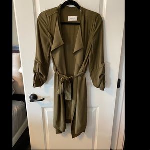 Babaton Flowy Trench